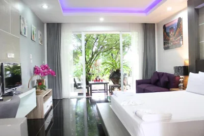 Estudio con vistas al jardín — Eat n Sleep